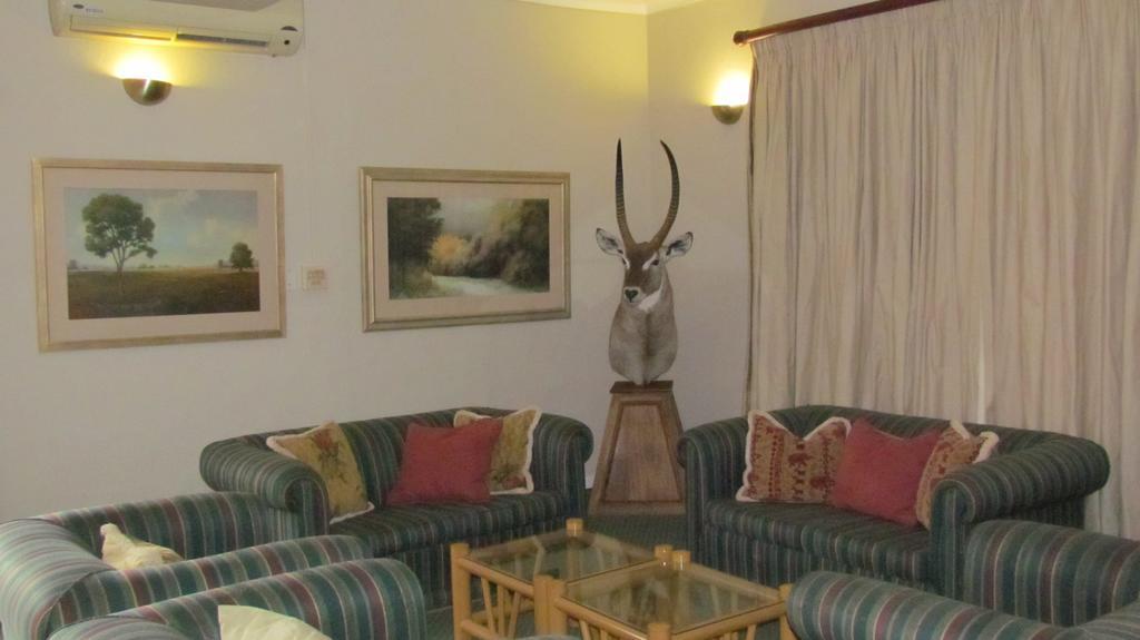 Wagon Wheel Country Lodge Beaufort West Exterior foto
