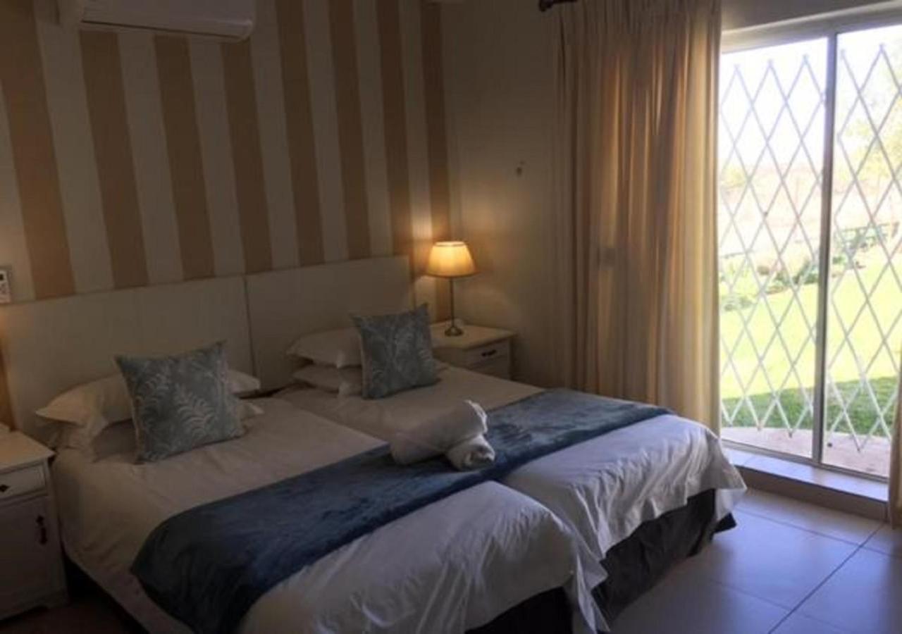 Wagon Wheel Country Lodge Beaufort West Exterior foto